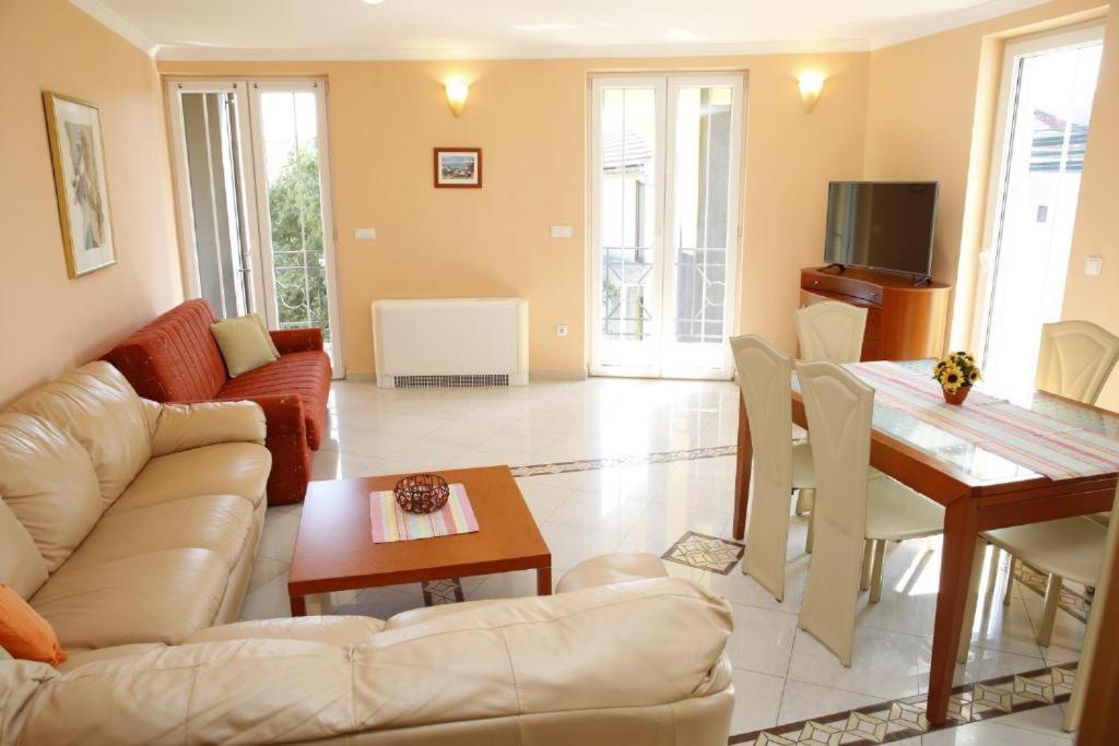 Vila Nara Hotel Vodice Buitenkant foto